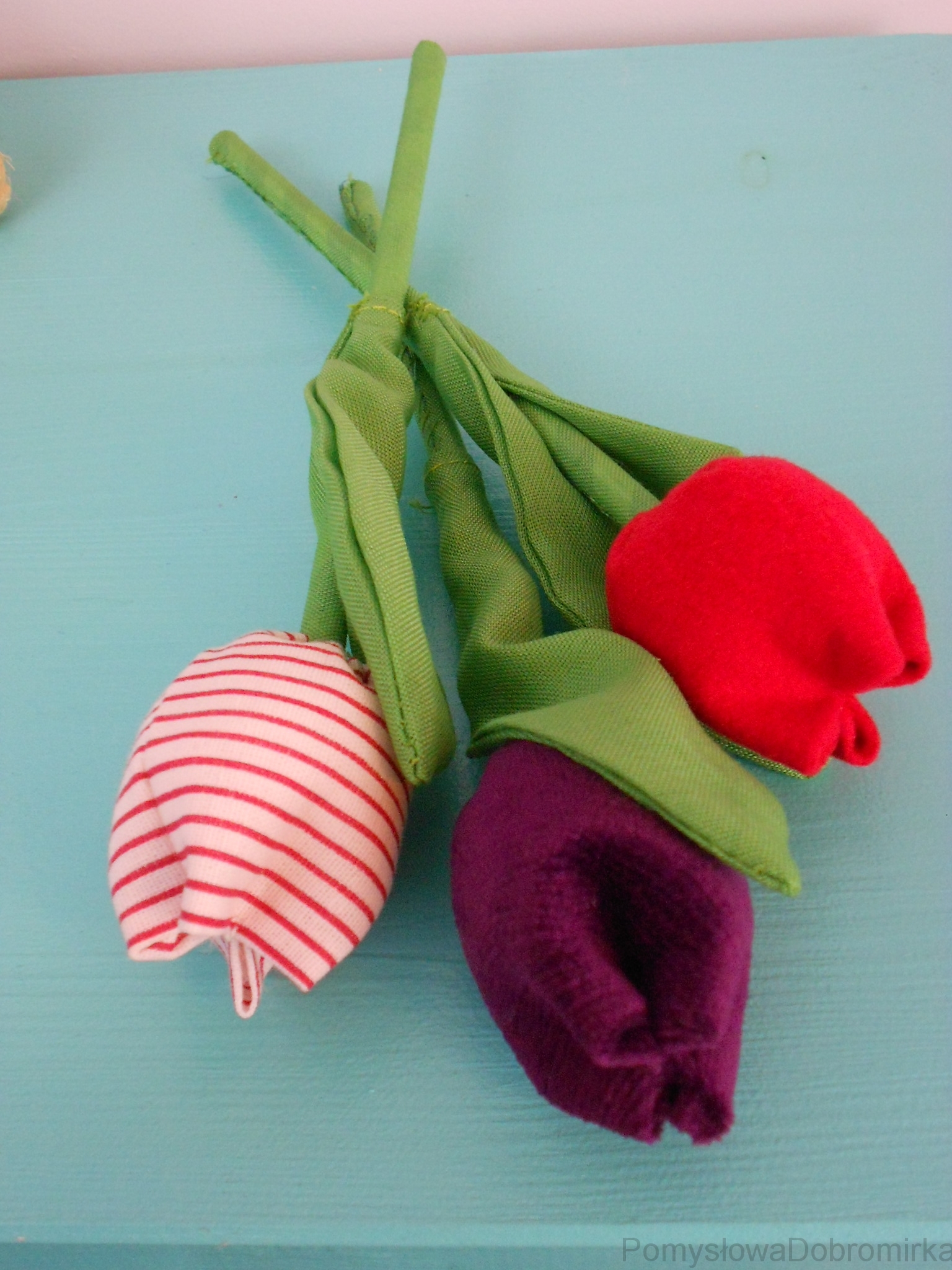 Materiałowe tulipanki