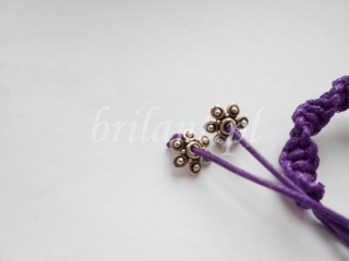Fioletowa sznurkowa bransoletka z kwiatem